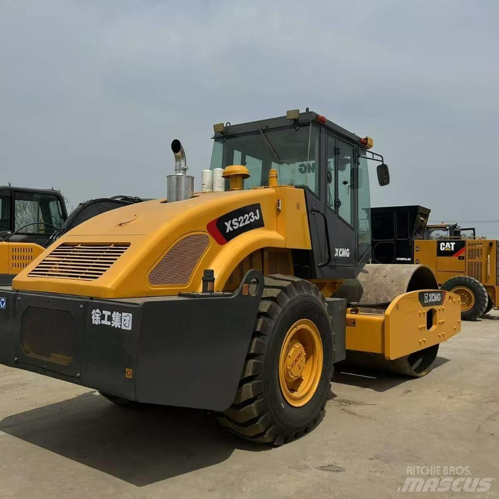 XCMG XS 223 J 싱글 드럼 롤러