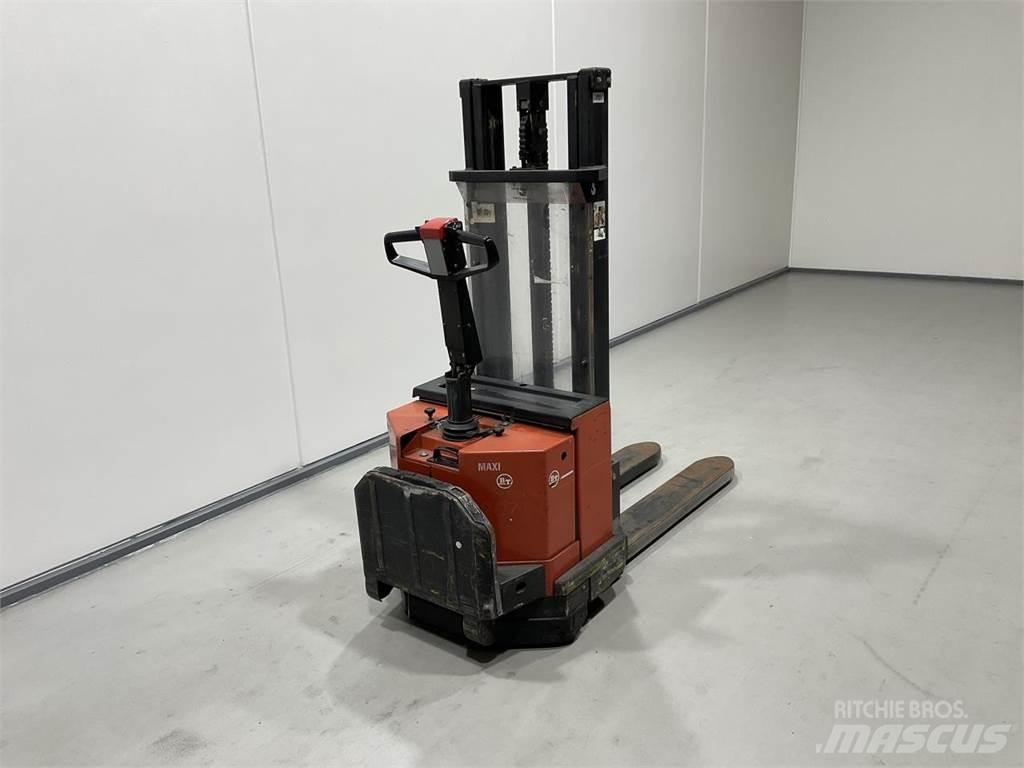 BT PSS 1200 보행식 리치 지게차