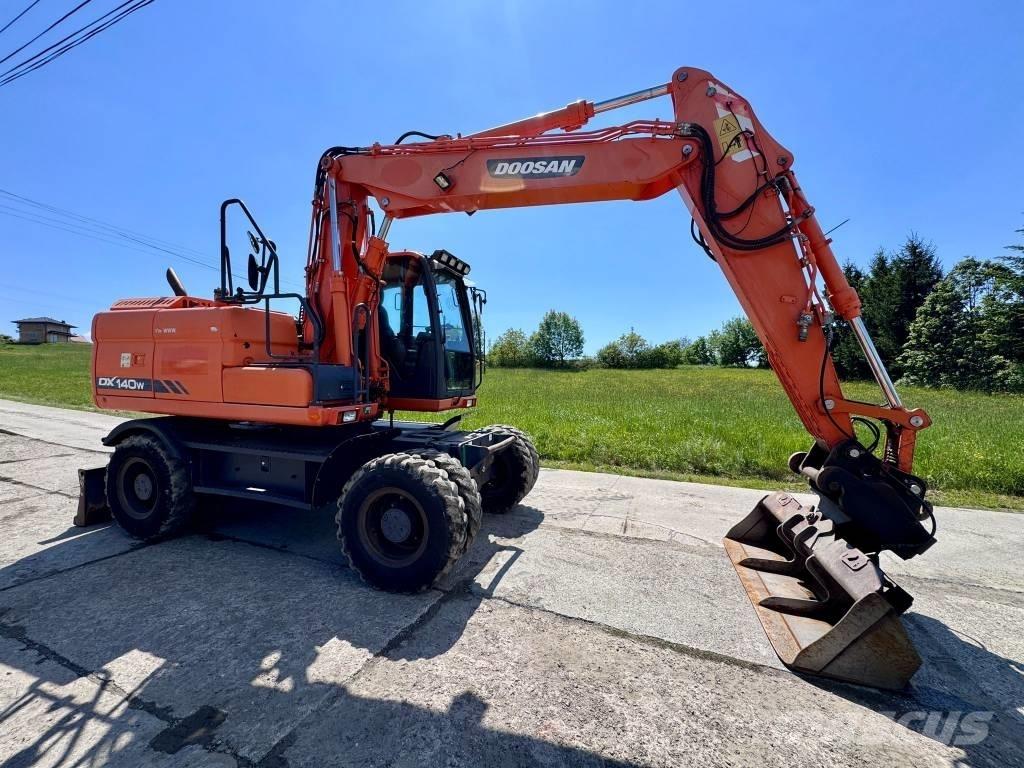 Doosan DX 140 W-3  휠 굴삭기