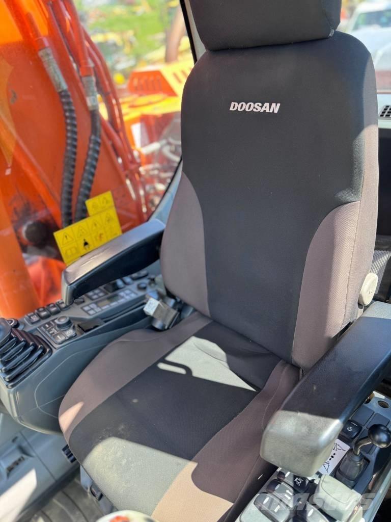Doosan DX 140 W-3  휠 굴삭기