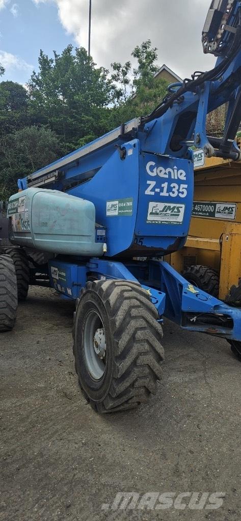 Genie Z 135/70 관절형 전동이동 리프트