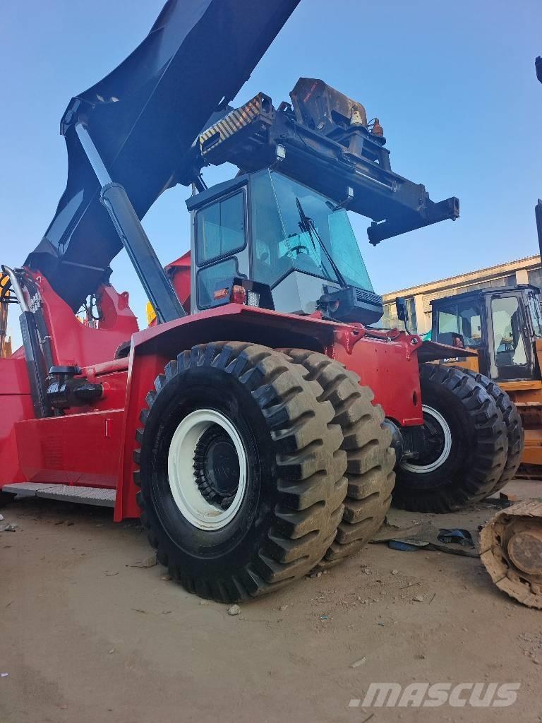Kalmar DRF 450 리치 스태커