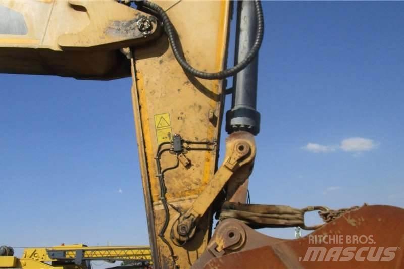 CAT 374FL 소형 굴삭기 7톤 미만