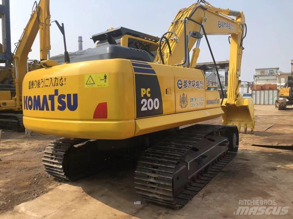 Komatsu PC 220-8 대형 굴삭기 29톤 이상