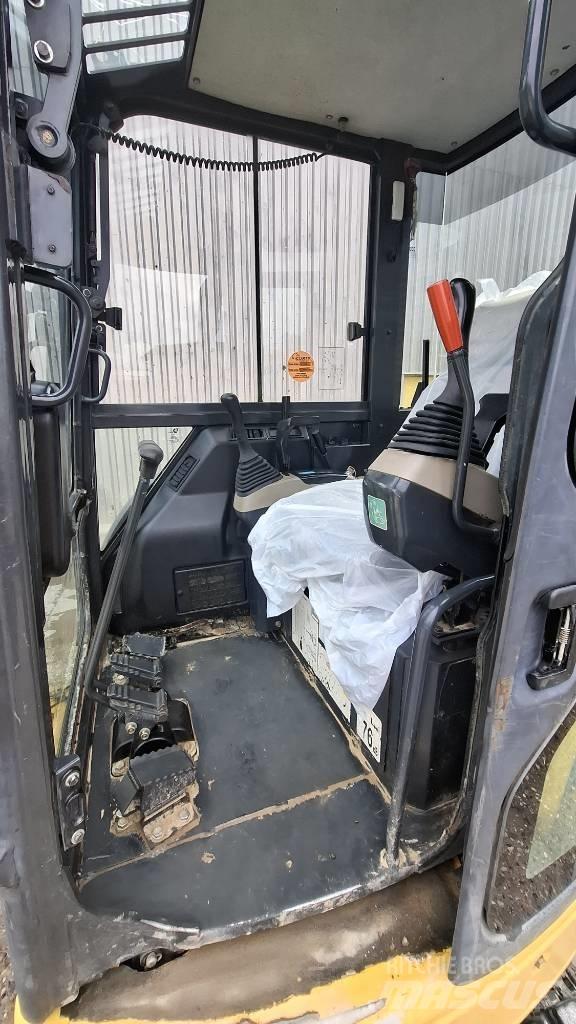 Komatsu PC27MR 소형 굴삭기 7톤 미만