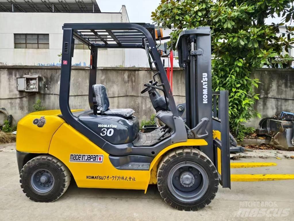 Komatsu FD 30 T-17 디젤 지게차