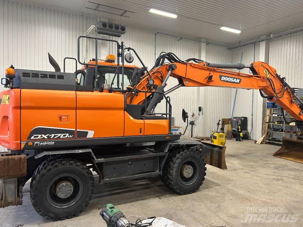 Doosan DX170W-5  휠 굴삭기