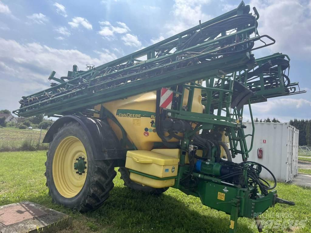 John Deere 840 i 견인형 분무기