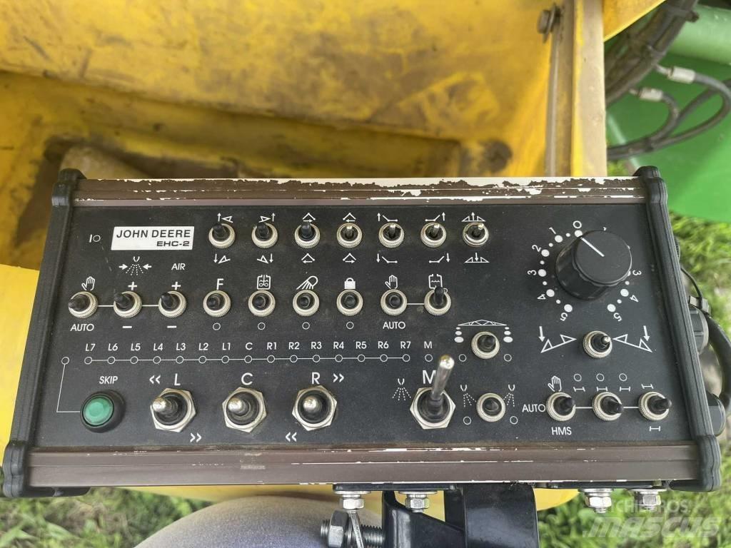 John Deere 840 i 견인형 분무기
