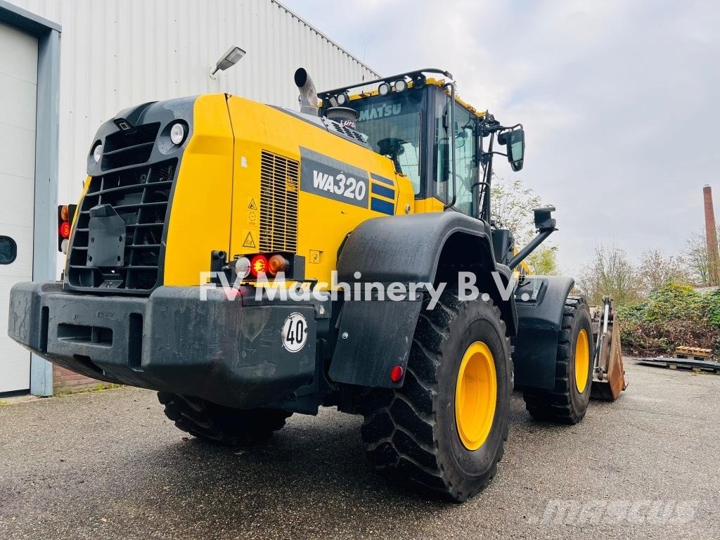 Komatsu WA320  휠로우더