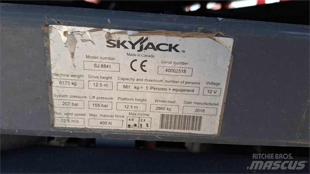 SkyJack 8841RT 가위형 리프트