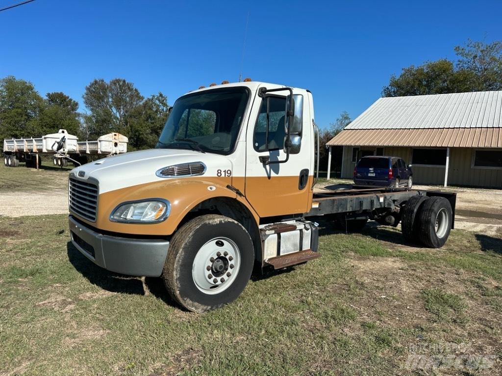 Freightliner M 106 새시 운전실 트럭