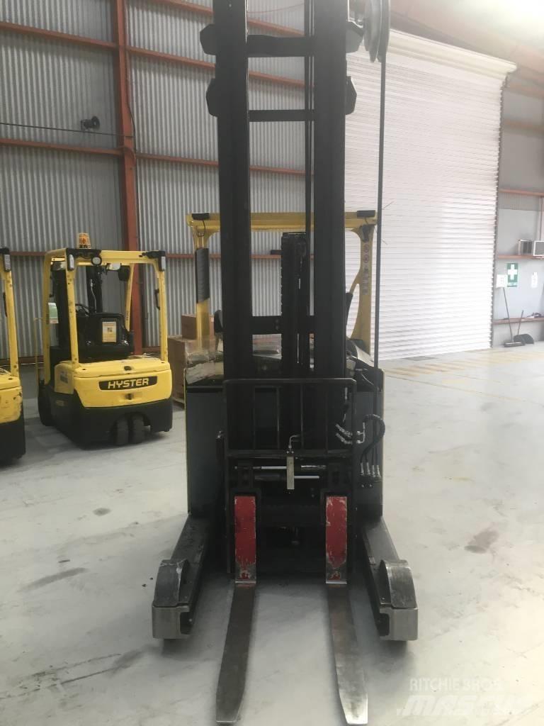 Hyster R1.6 리치 트럭