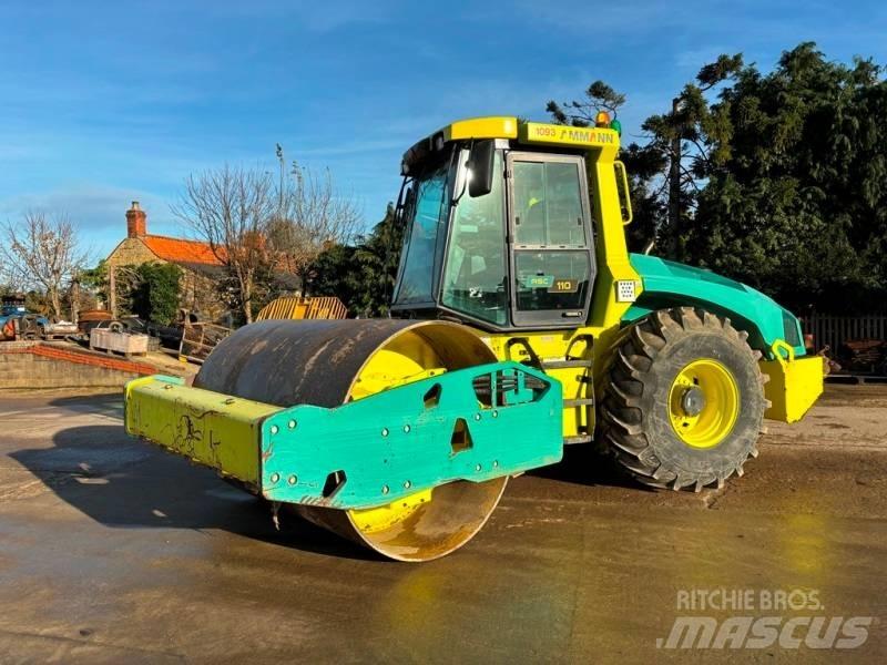 Ammann ASC 110 싱글 드럼 롤러