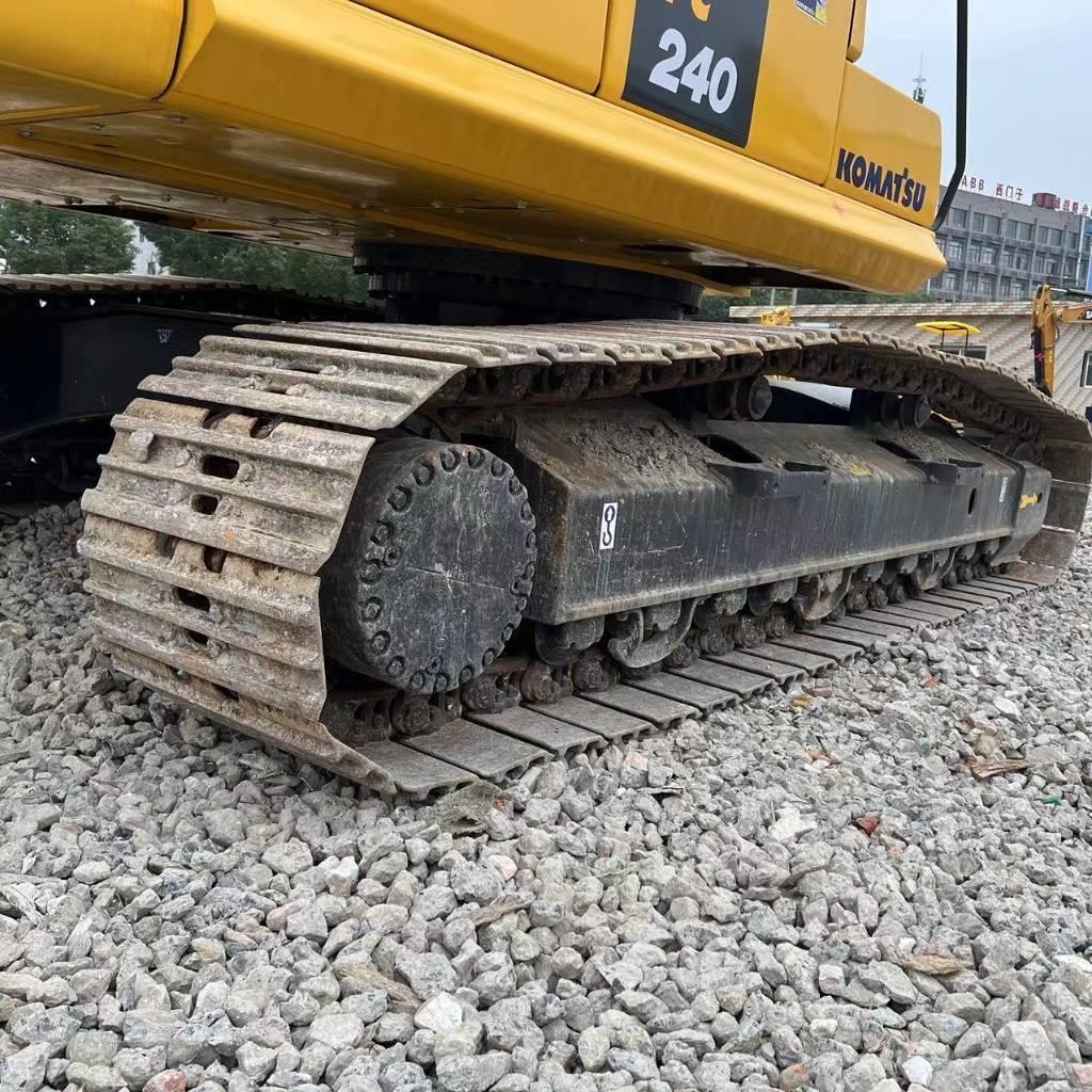 Komatsu PC 240 대형 굴삭기 29톤 이상