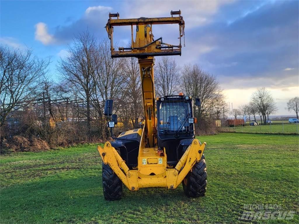 JCB 533-105 견인식 전동이동 리프트