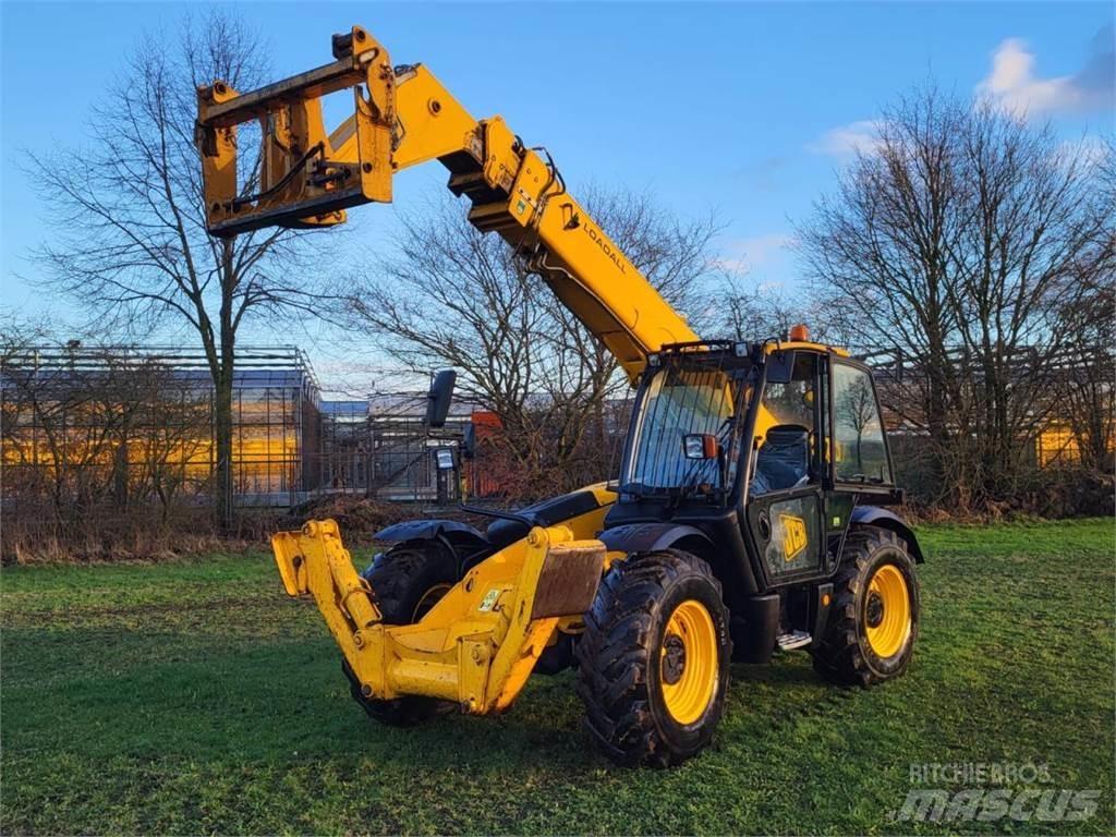 JCB 533-105 견인식 전동이동 리프트