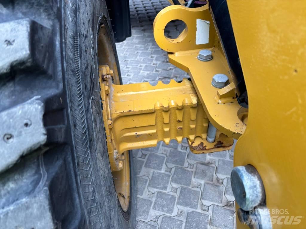 CAT 908 M  휠로우더
