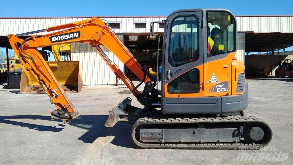 Doosan DX 60 R 소형 굴삭기 7톤 미만