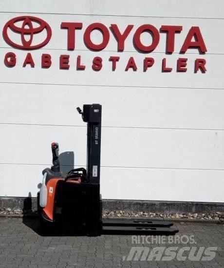 Toyota SPE140L 포크리프트
