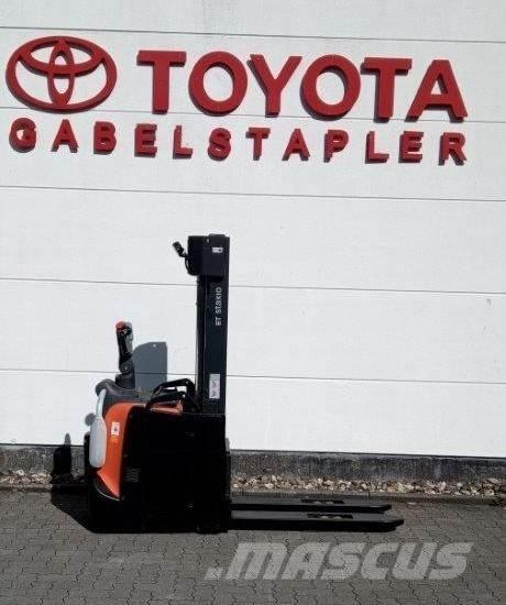 Toyota SPE140L 포크리프트