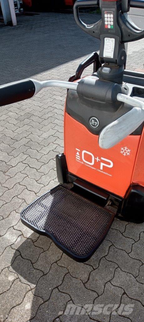 Toyota SPE140L 보행식 리치 지게차