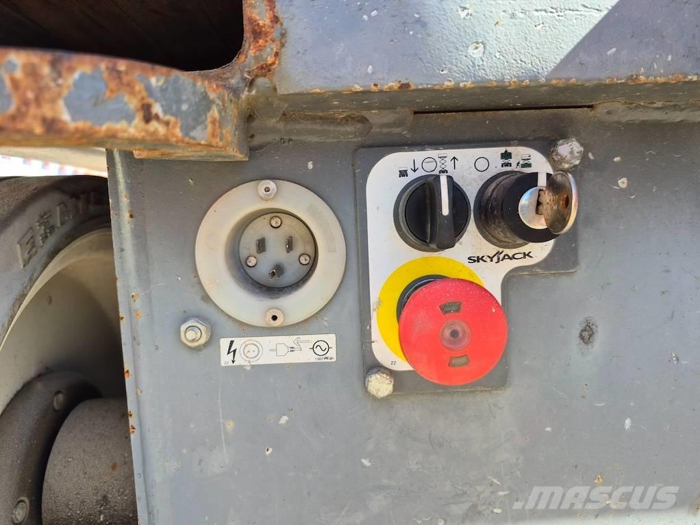 SkyJack SJ 4632 가위형 리프트