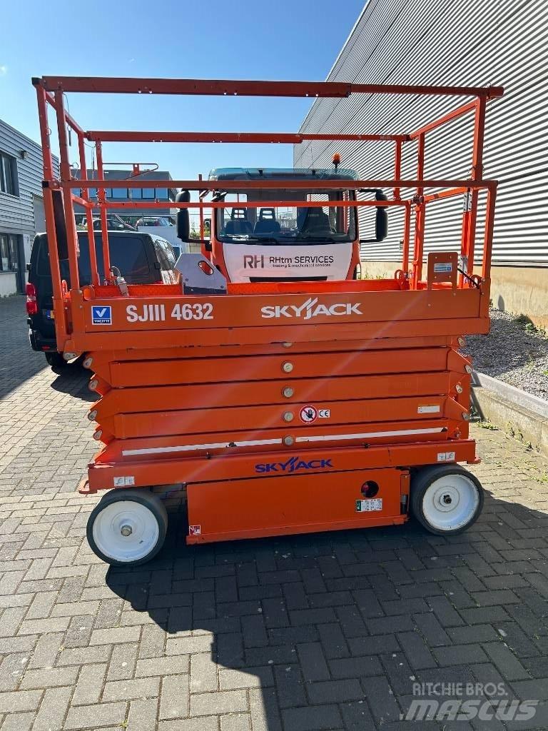 SkyJack SJ III 4632 가위형 리프트