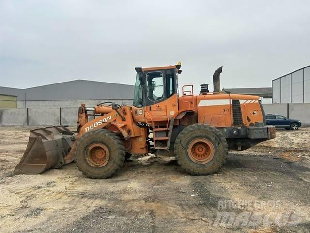 Doosan DL 300  휠로우더