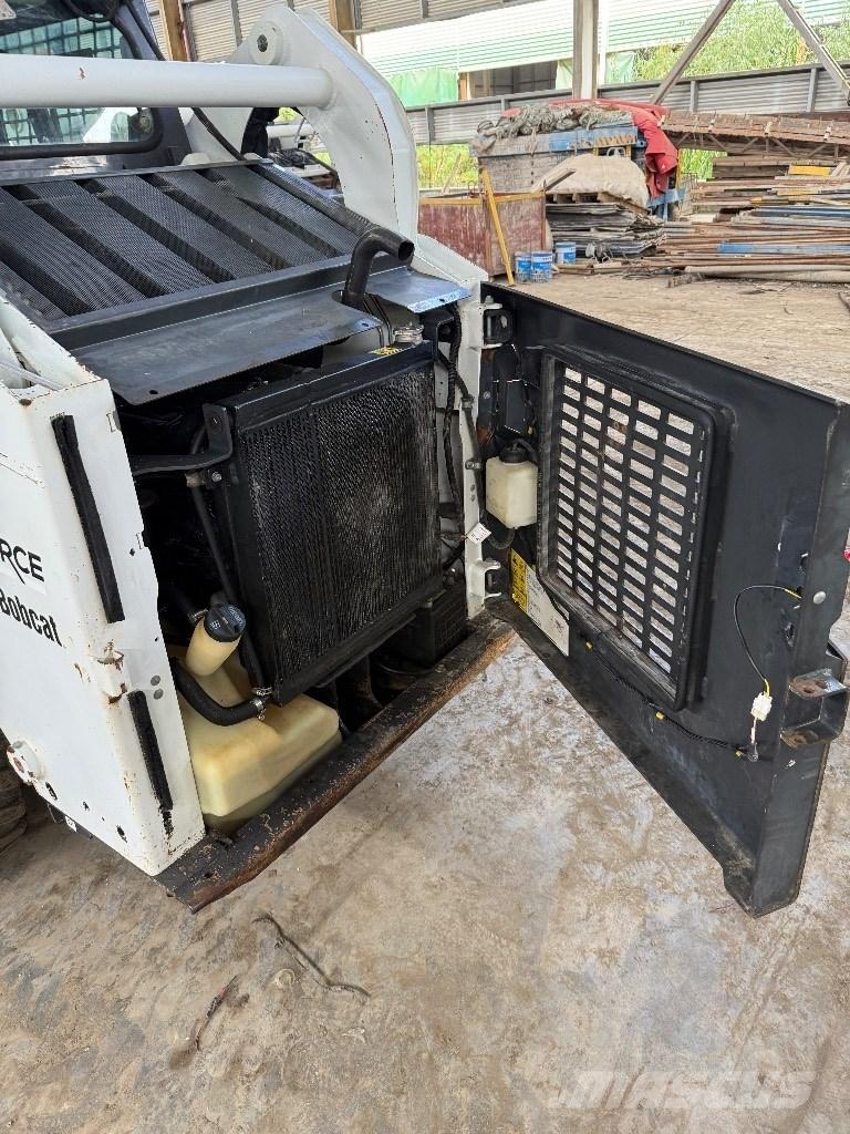 Bobcat S 18  스키드로더