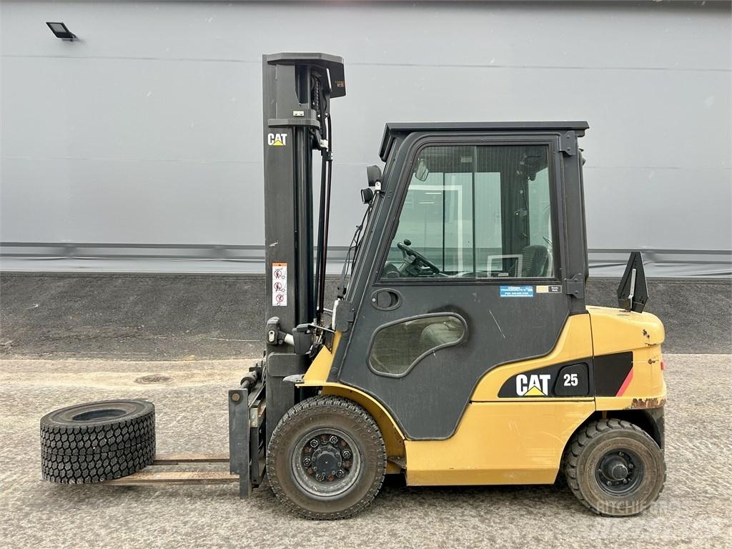 CAT DP 25 NT 디젤 지게차