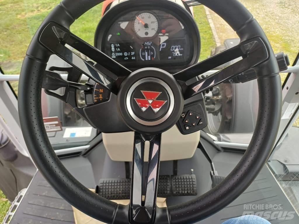 Massey Ferguson 6 S 트랙터
