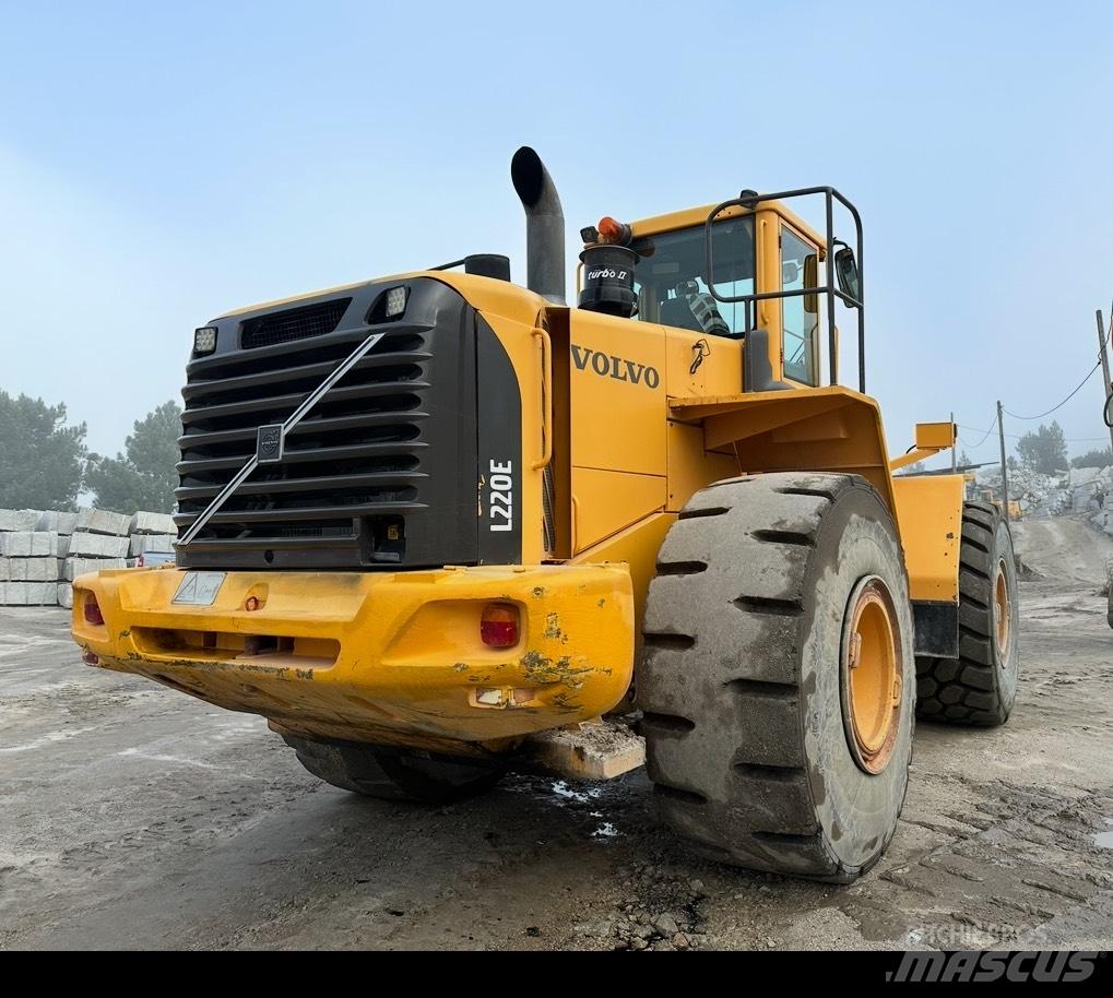 Volvo L 220 E  휠로우더