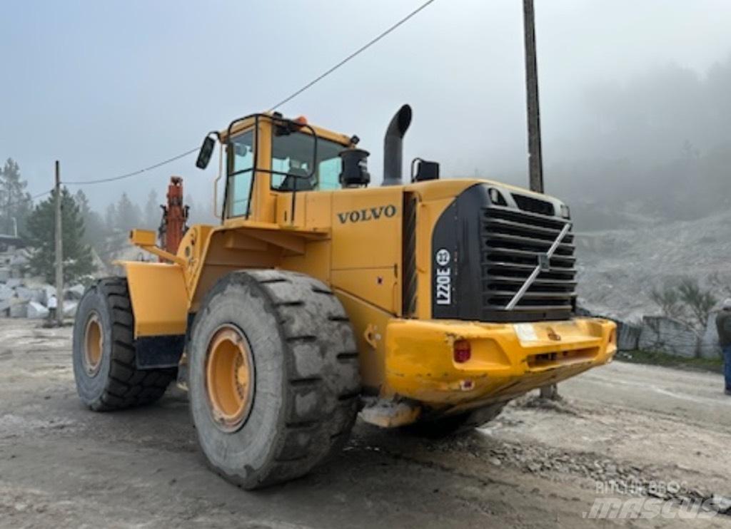 Volvo L 220 E  휠로우더