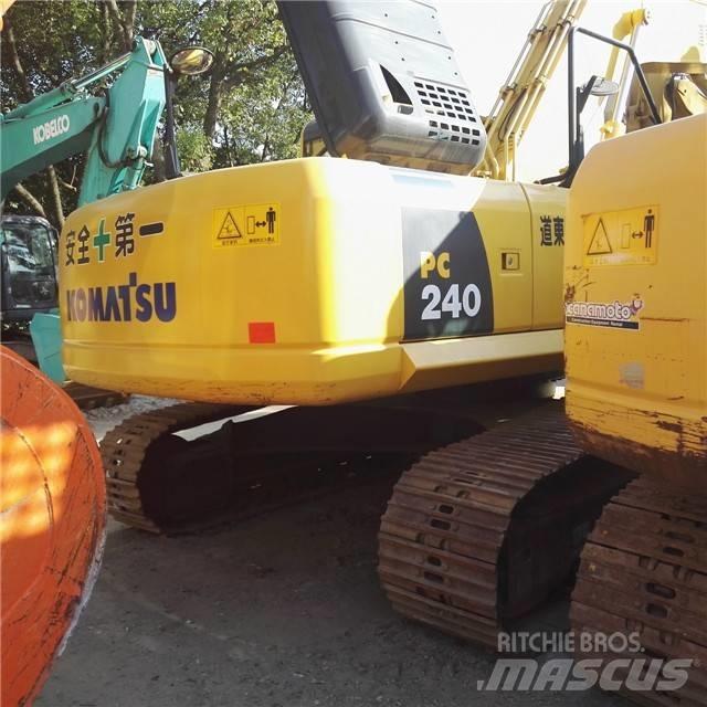 Komatsu PC 240 대형 굴삭기 29톤 이상