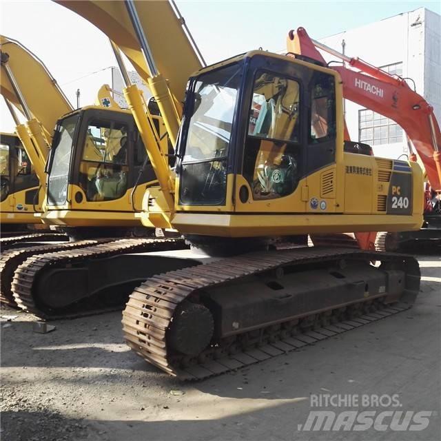 Komatsu PC 240 대형 굴삭기 29톤 이상