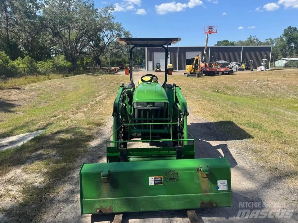 John Deere 3038 E 트랙터
