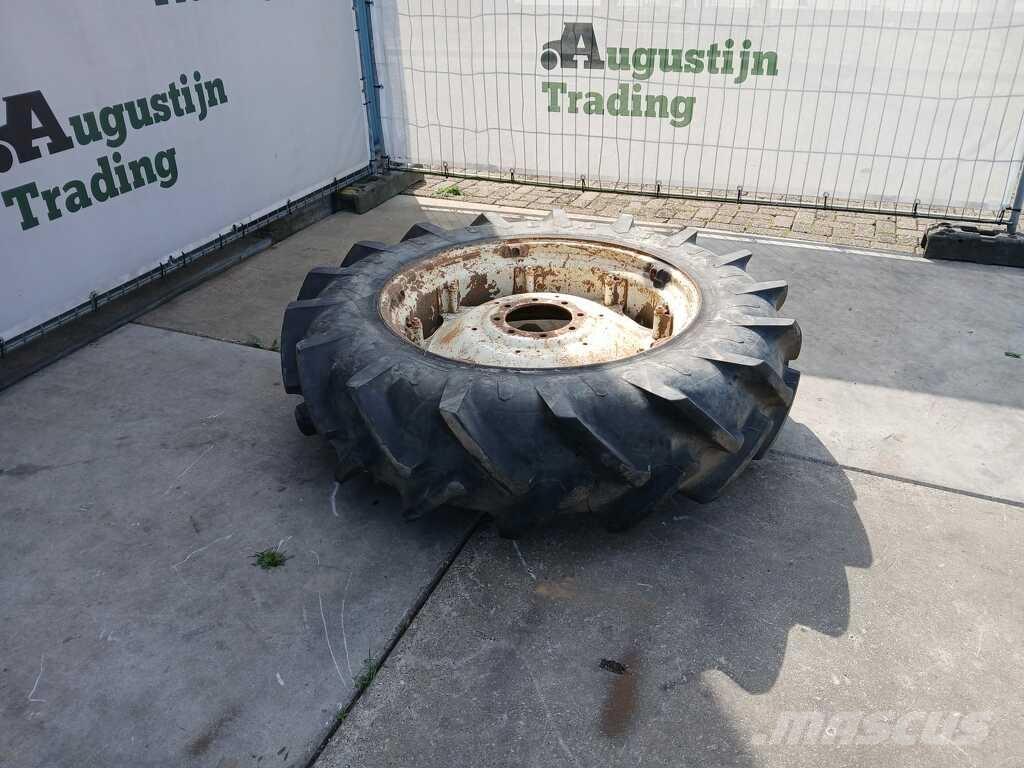 Renault 781-4 트랙터