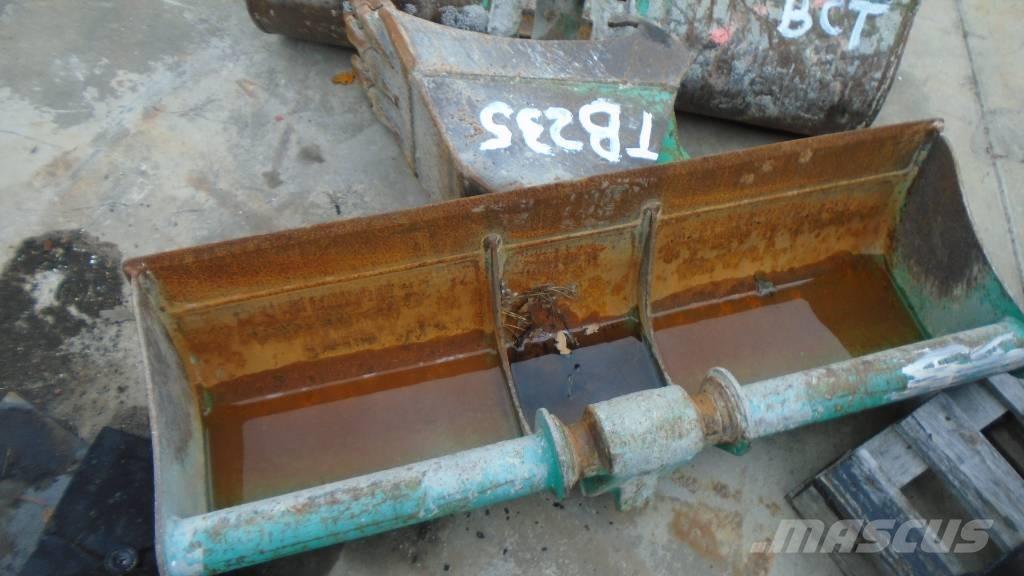 Takeuchi TB 235 소형 굴삭기 7톤 미만