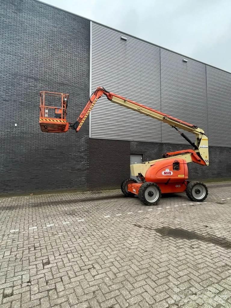 JLG 600AJ 견인식 전동이동 리프트