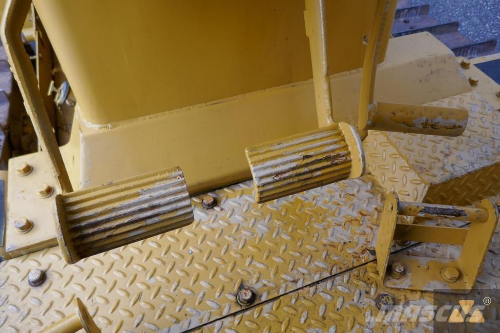 CAT D7G Ex-army 크롤러 도저