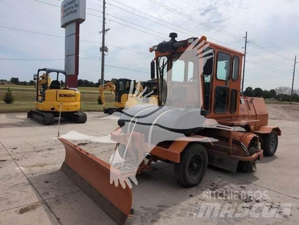 Broce RCT350 도로 청소차