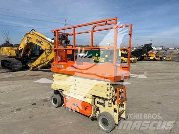 JLG 2632ES 가위형 리프트