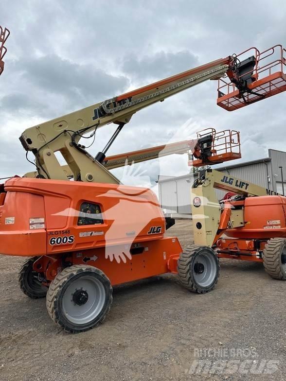 JLG 600S 견인식 전동이동 리프트