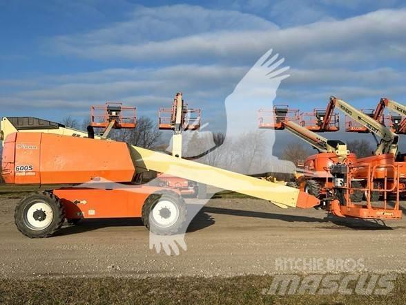 JLG 600S 견인식 전동이동 리프트