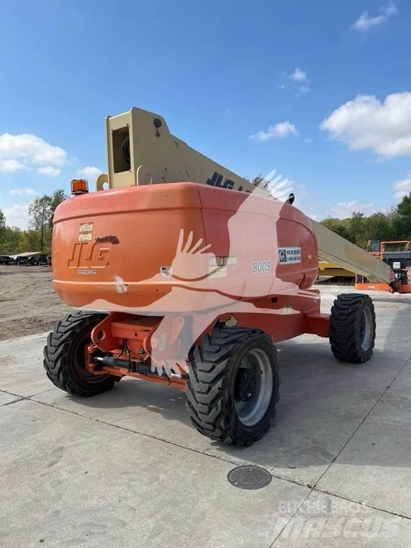 JLG 800S 견인식 전동이동 리프트