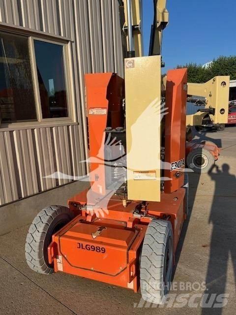 JLG E300AJP 관절형 전동이동 리프트