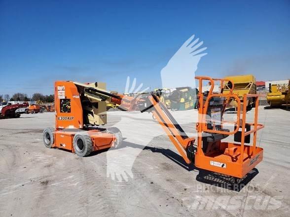 JLG E300AJP 관절형 전동이동 리프트