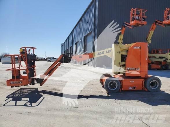 JLG E300AJP 관절형 전동이동 리프트