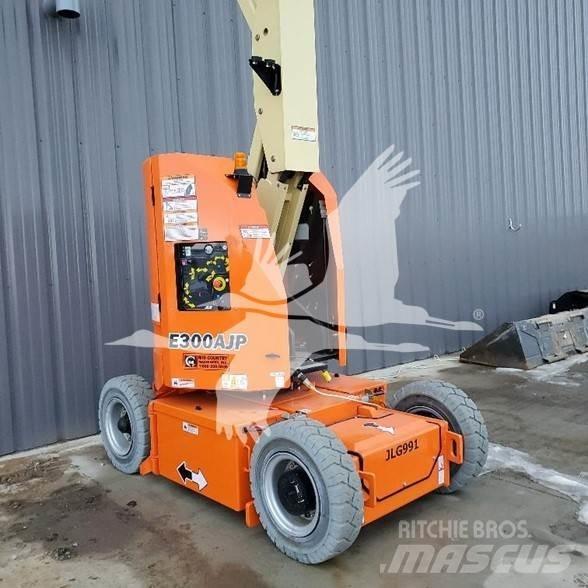 JLG E300AJP 관절형 전동이동 리프트